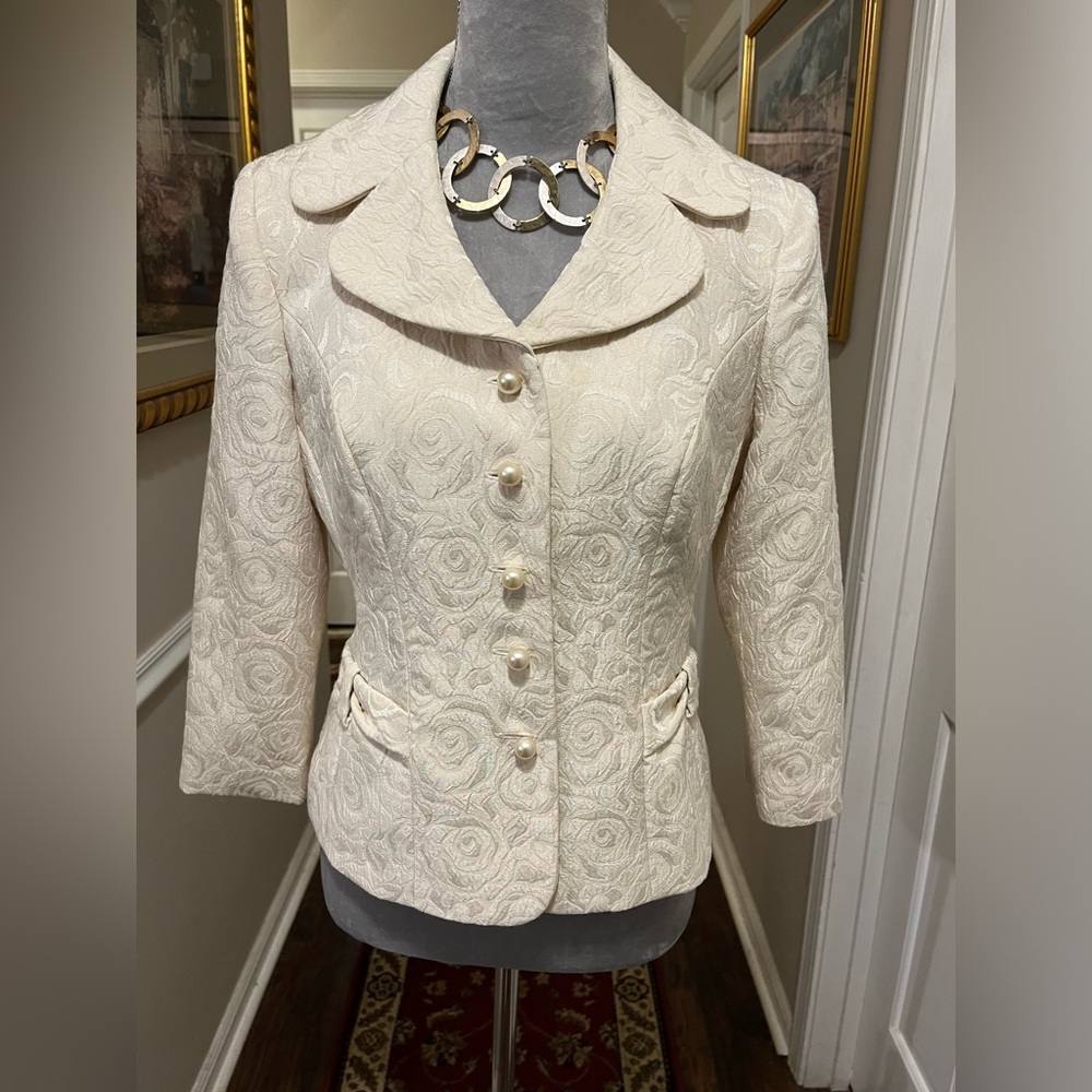 Preloved Elegant Apricot Color Emma James Blazer